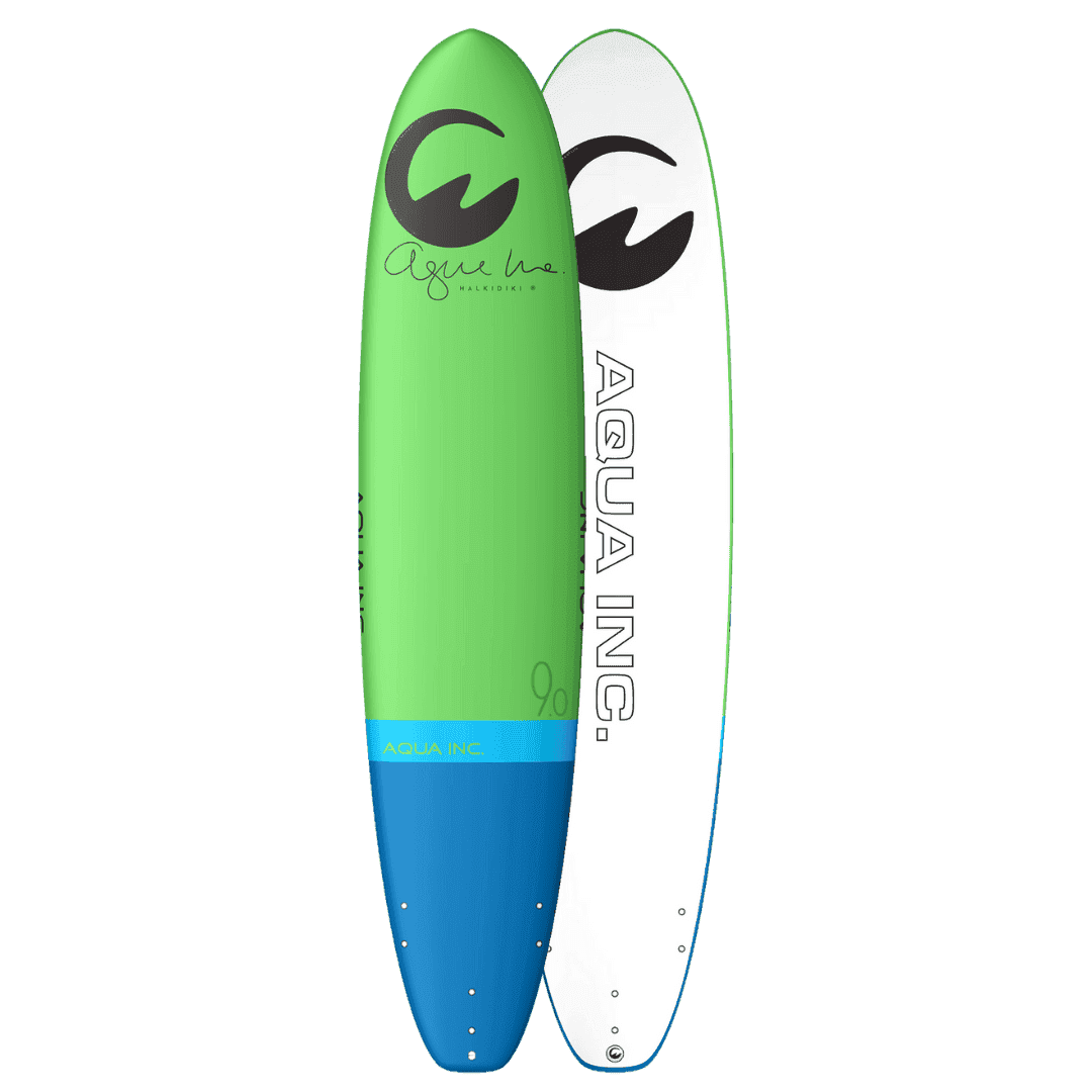 Kleurrijke surfplanken voor buitenactiviteiten en watersport.
