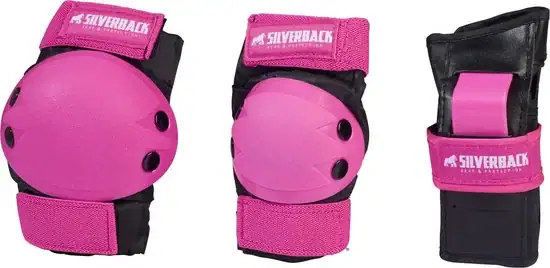 Protectie-sets voor skates, skateboard en buitenactiviteiten in roze en zwart.