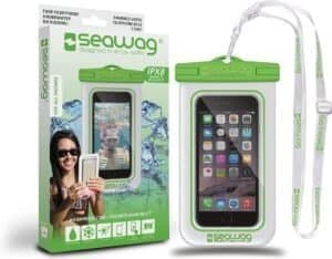 Waterdichte smartphone hoesje in groene en witte kleuren voor buitengebruik.