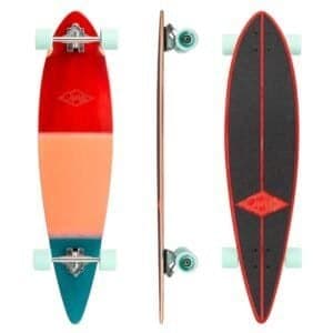 Kleurrijk skateboard met triple kicktail en witte wielen voor een soepele rit.