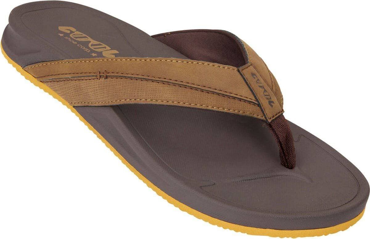 Comfortabele heren slippers met zachte zool en stevige band voor buitengebruik.