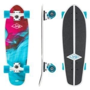 Kleurrijke skateboard met blauwe wielen en een kleurrijk ontwerp voor buitenplezier.