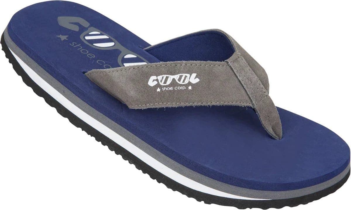 Comfortabele heren slippers met foam zolen voor casual buitengebruik.