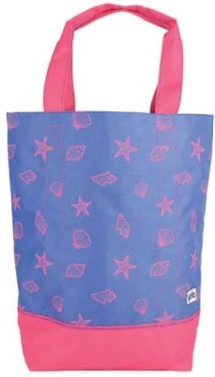 Stoelzak met zeepschulp op zee, zomerse strandvibes, fijne strandtas voor buitenactiviteiten, kleurrijk en praktisch.