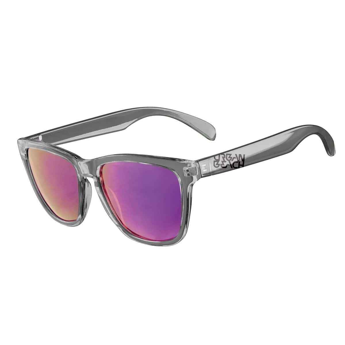 Kleine sportieve zonnebril met gekleurde spiegelende glazen en grijze frames.