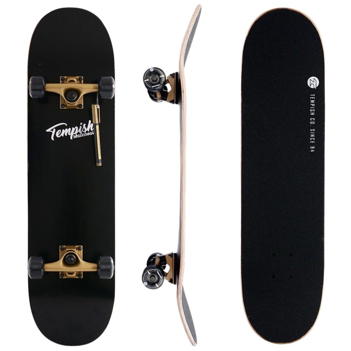 Krachtige skateboardset met zwarte grip en goudkleurige trucks voor buitenplezier.
