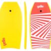Patin de surf jaune/jaune coloré avec logo Yello pour le plaisir en plein air et les aventures en skate.