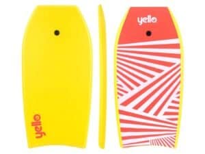 Kleurige yello/yellow surfskate met Yello logo voor buitenplezier en skate-avonturen.