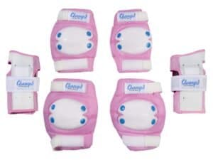 Schutzkleding set voor kinderen, roze en wit met blauwe details, geschikt voor buitensporten.