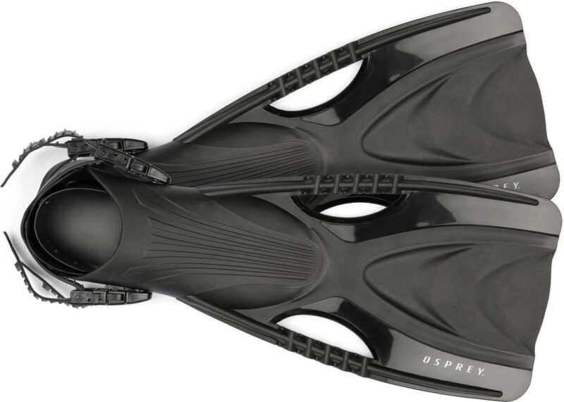 Robuuste zwarte zwemvliezen voor watersport en snorkelen, ontworpen voor maximale prestaties.