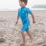 Chapeau de plage coloré pour enfants, équipement de sports nautiques pour enfants.