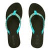 Comfortabele zwarte teenslippers met blauwe en effen banden, ideaal voor buitenactiviteiten.