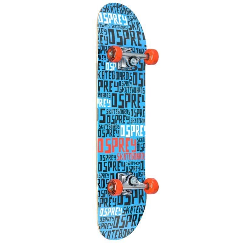 KleurrijkeOSPREY skateboard met blauwe en rode branding en oranje wielen.