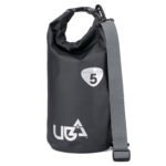 Waterdichte bag voor watersport en outdoor activiteiten, ideaal voor het beschermen van persoonlijke spullen.