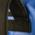 Schoudertas met gewatteerd en ademend mesh materiaal, ideaal voor buitensport en skateboarden.