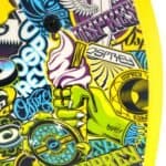 Autocollants et illustrations colorés pour skateboard représentant le logo Osprey et une main verte avec un cornet de glace.