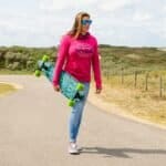 Club de vélo, de skateboard et de sports de plein air lors d'une journée d'été dans une réserve naturelle.