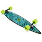 Skateboard coloré avec des motifs bleus et des roues jaune fluo pour s'amuser en plein air.