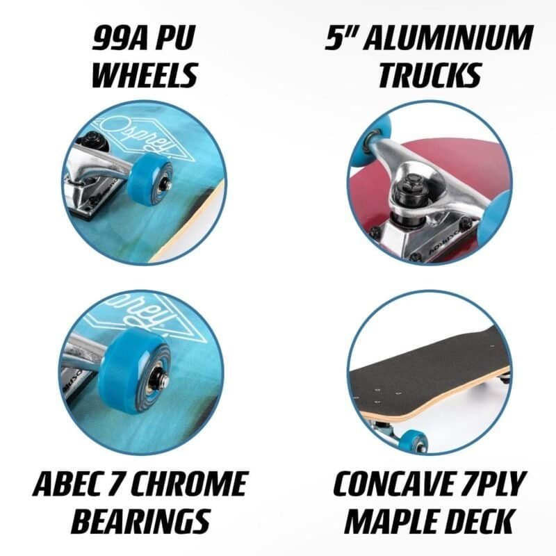 Kleine blauwe skatewielen en skateboard met aluminium trucks en zwart houten deck.