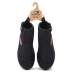 Chaussures d'eau sportives pour les activités de plein air, noires avec des détails roses.