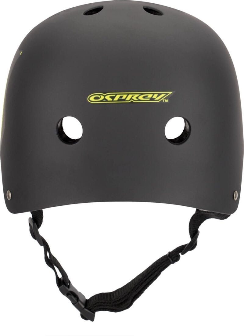 Helm skateboard en inline skates voor buitenplezier.