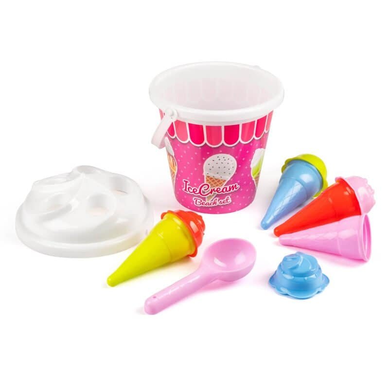 Set de crème glacée avec seau et cuillères pour les plaisirs de l'été en plein air.