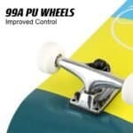 Wieltje en skateboard deck, close-up van de wielen en trucks voor skateboarden.