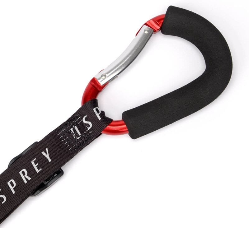 Mousqueton avec poignée en mousse et sangle de sécurité pour les planches à roulettes et les activités de plein air.