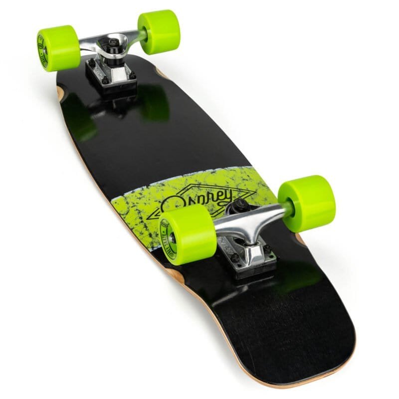 Kleine skateboard met zwarte deck en neon groene wielen voor buitenplezier op straat.