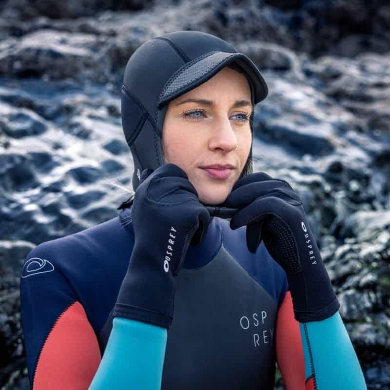 Women's long-sleeved thermal swimming costume, sporty and comfortable.