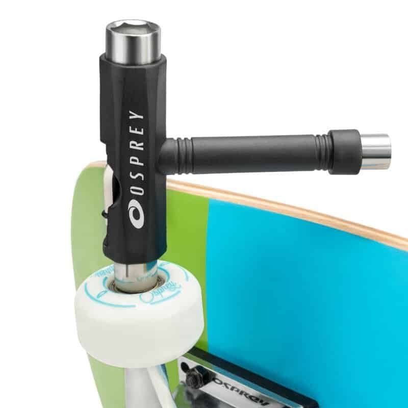 Planches à roulettes réglables ou roues coulissantes et pièces détachées pour le plaisir en plein air chez Shop by Hugo.