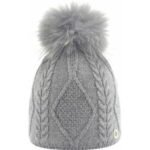 Grijze gebreide wintermuts met kabelpatroon en pompon.