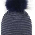 Warme gebreide wintermuts met pompom voor buitengebruik.