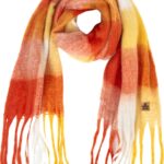 Colorige wollen sjaal met franjes in warm oranje, geel en wit tinten.