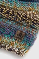 Gekleurde gebreide muts met kleurrijke draadsteken en merklabel.