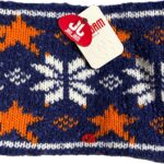Kleurrijke wollen fleece met sterren patroon, warm en comfortabel voor buitengebruik.