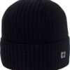 Warme zwarte gebreide muts voor buitenactiviteiten en winterse dagen.