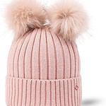 Knusse roze muts met pompons en sierlijk logo voor buiten.