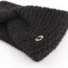 Warme schwarze Wollmütze mit Logo-Detail für den Outdoor- und Streetwear-Stil.