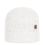 Warm witte gebreide muts met pompom voor buitenactiviteiten.