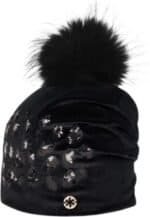 Warme schwarze Wintermütze mit Plüschbommel und Glitzerdetails.