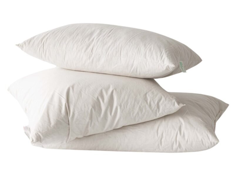 Oreiller pneumatique avec rembourrage blanc pour un sommeil confortable et une qualité durable.