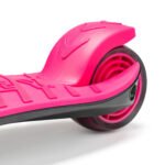 Skate deck rose amusant avec de grandes roues pour s'amuser en plein air et faire des cascades.