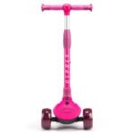 Trottinette rose pour enfants à trois roues pour les promenades en plein air, idéale pour les jeunes enfants.