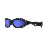 Okerospeclenss voor watersport of outdoor activiteiten met blauwe spiegelglazen.
