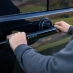 Efficiënte autobeschermingskit voor gladde ruiten en lak, ideaal voor buitengebruik en noodgevallen.