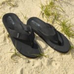 Cool Shoe Corp. Log Herren Slipper Schwarz mit anatomischem Fußbett p[ the beach