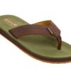 Cool Shoe Corp. Cloud Khaki slippers – ergonomisch gevormde heren slippers in khaki met brede zwarte bandjes, schuin vooraanzicht