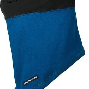 Warmtebestendige skimaskeer met Balaclava-muts van Dakine, ideale winteraccessoire.